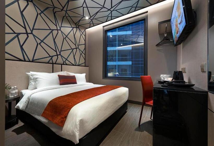 Superior Room, Boss