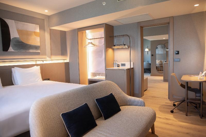 Family Room, Boss