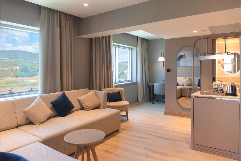 Family Room, Boss