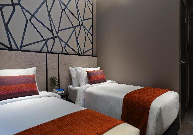 Superior Room, Boss