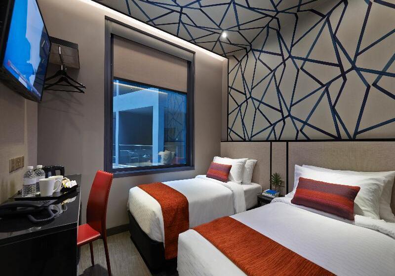 Superior Room, Boss