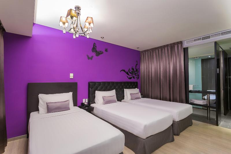 Superior Room, Boss