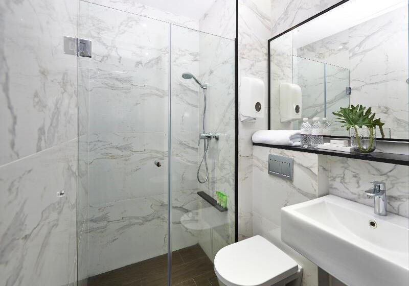 Superior Room, Boss