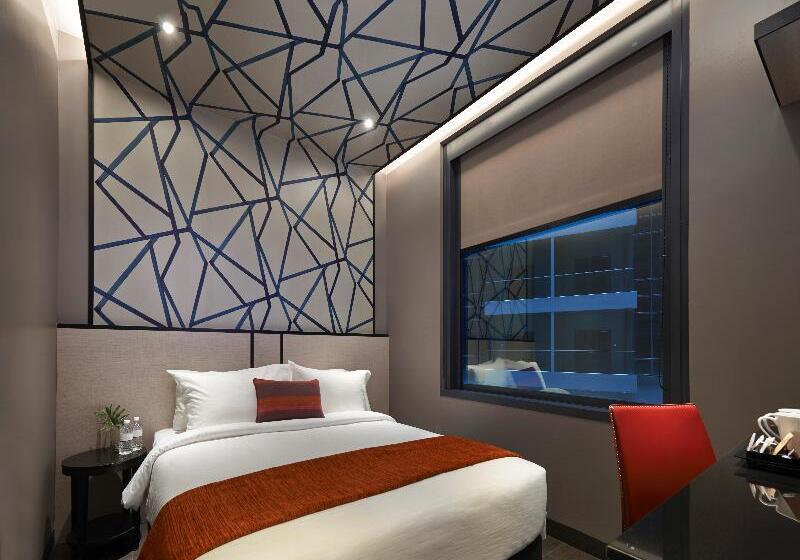 Superior Room, Boss