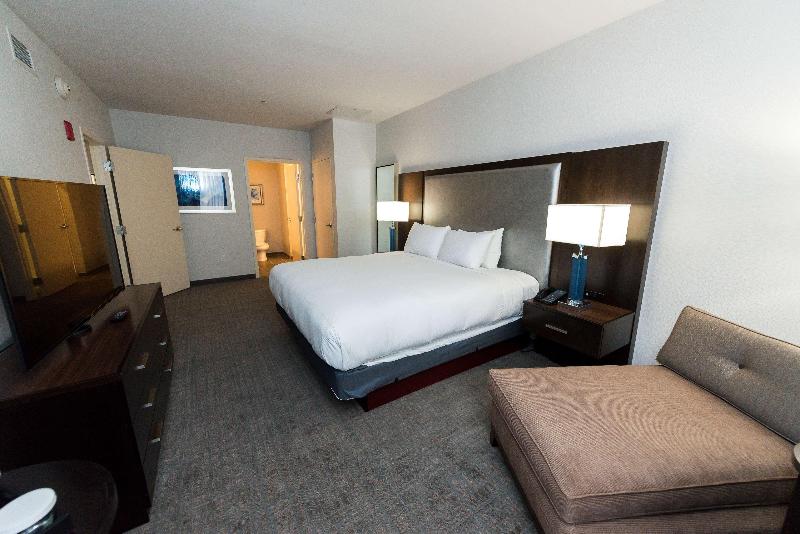 Superior Room, Boss