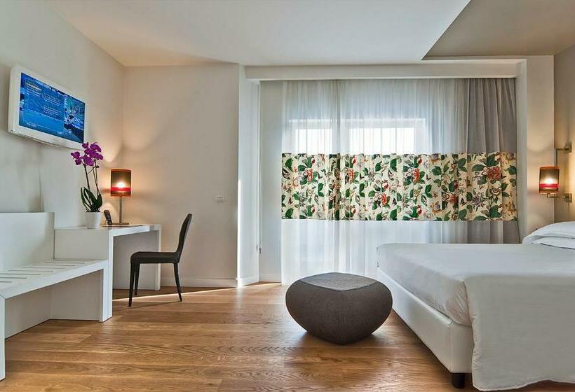Standard Room, Caravel
