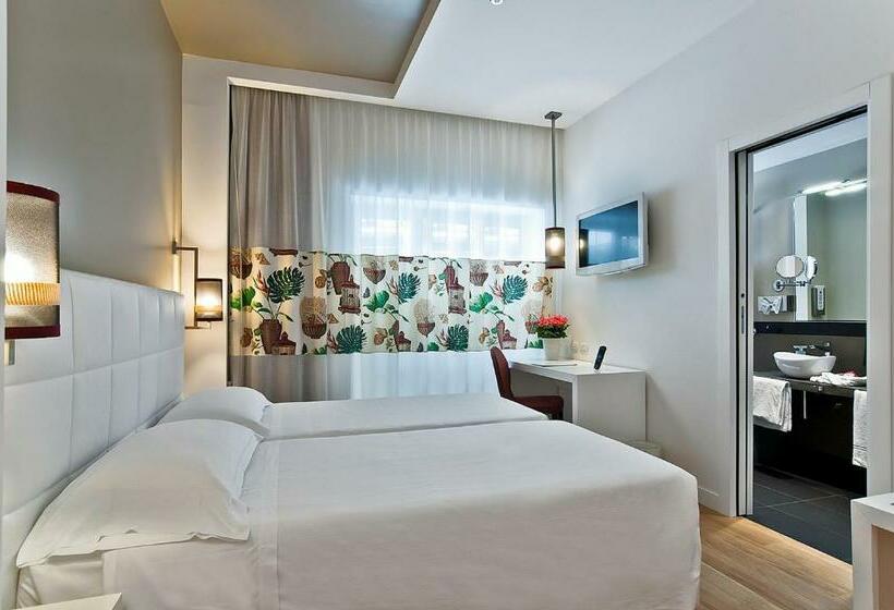 Standard Room, Caravel