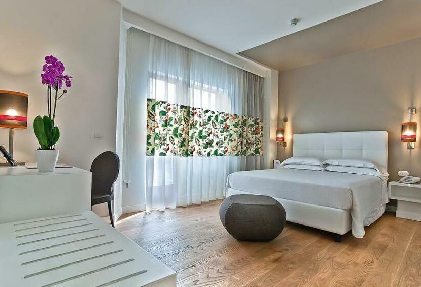 Standard Room, Caravel