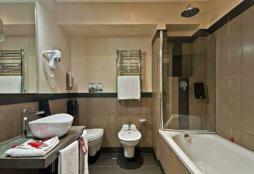 Standard Room, Caravel