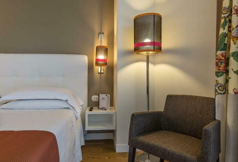 Standard Room, Caravel