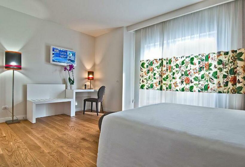 Standard Room, Caravel