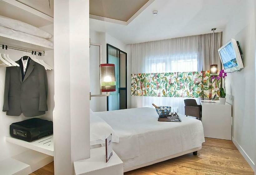 Standard Room, Caravel