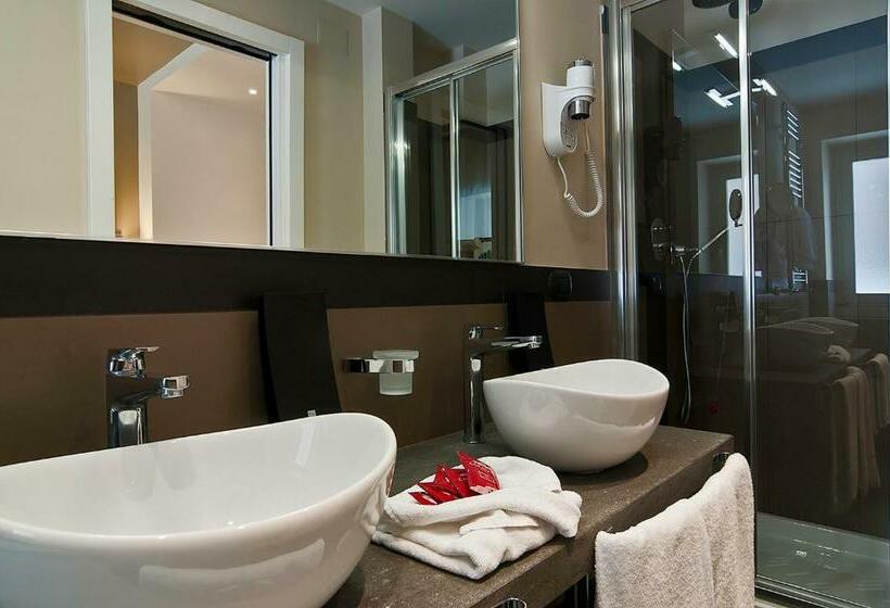 Standard Triple Room, Caravel
