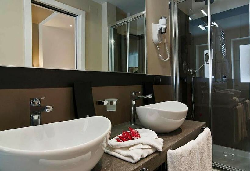Standard Triple Room, Caravel