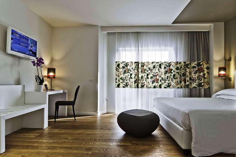 Standard Room, Caravel