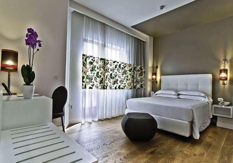 Standard Room, Caravel