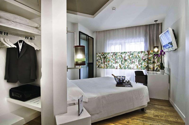 Standard Room, Caravel