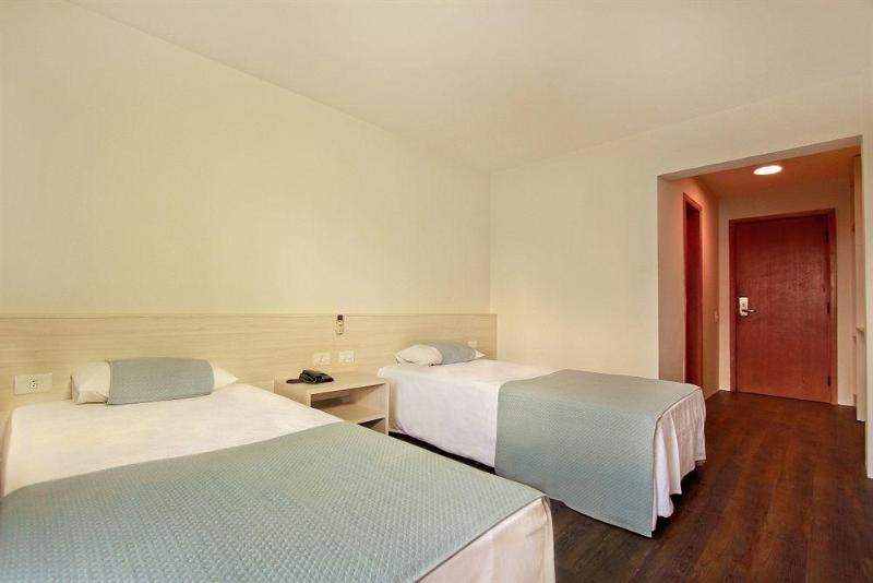 Standard Triple Room, Rede Andrade Vernon