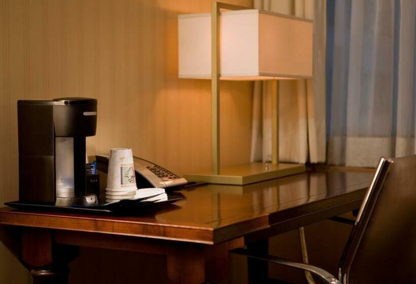 Standard Room 2 Double Beds, The Manhattan at Times Square