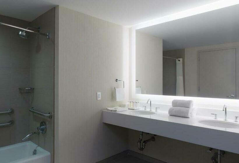 Junior Suite, The Manhattan at Times Square