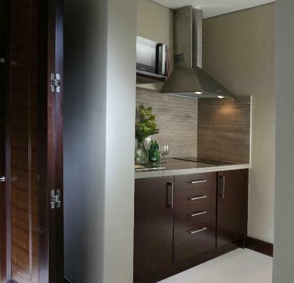 Deluxe Suite, The Tower Plaza Hotel Dubai