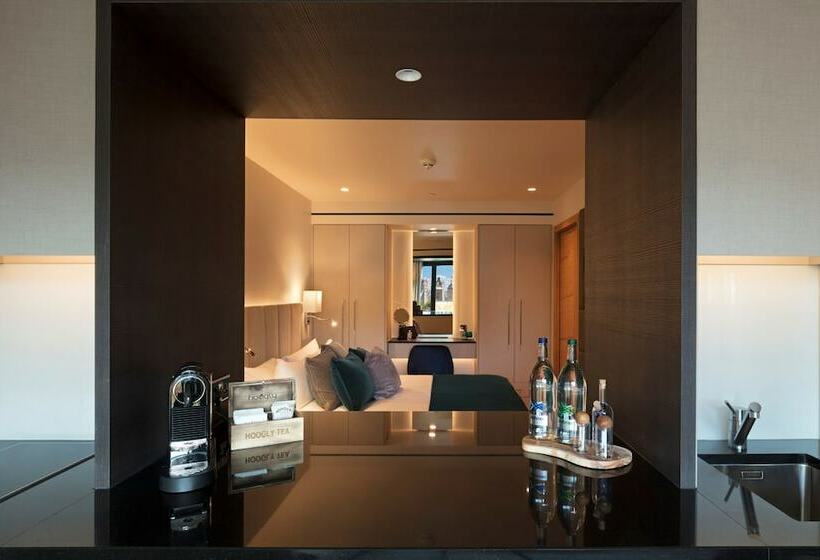 Superior Studio, Tower Suites By Blue Orchid