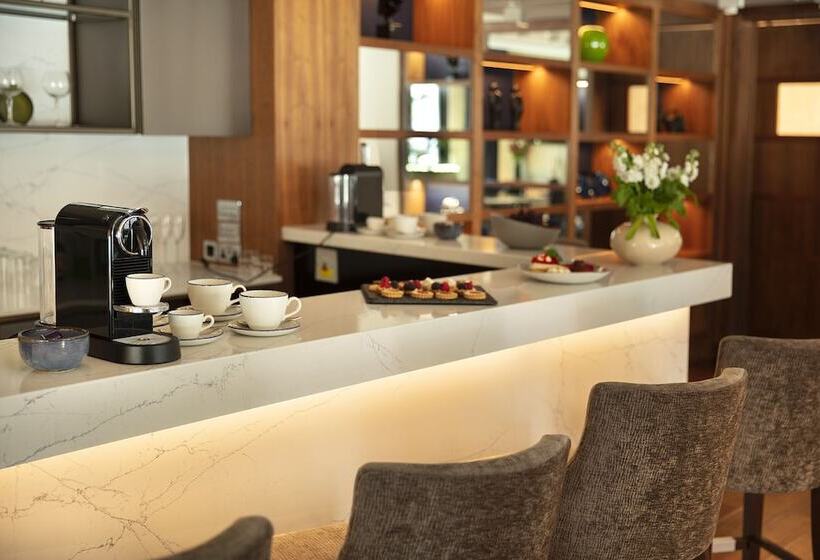Executive Studio, Tower Suites By Blue Orchid