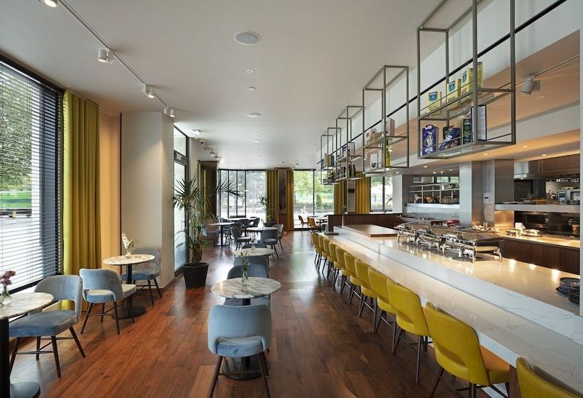 Executive Studio, Tower Suites By Blue Orchid