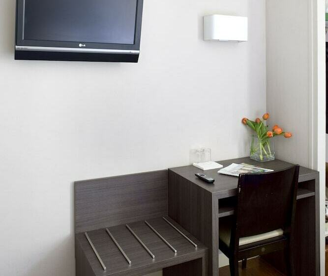 Standard Room, Victoria