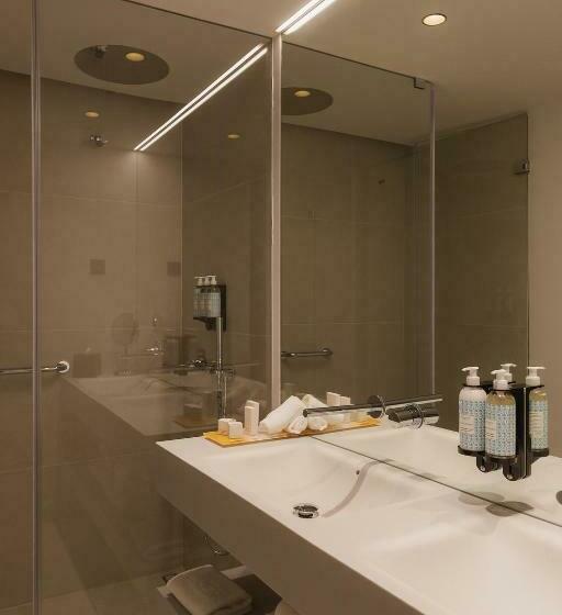 Executive Suite, Lumen Hotel & The Lisbon Light Show