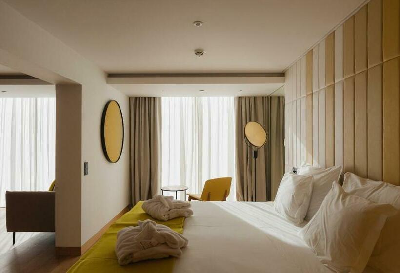Executive Suite, Lumen Hotel & The Lisbon Light Show