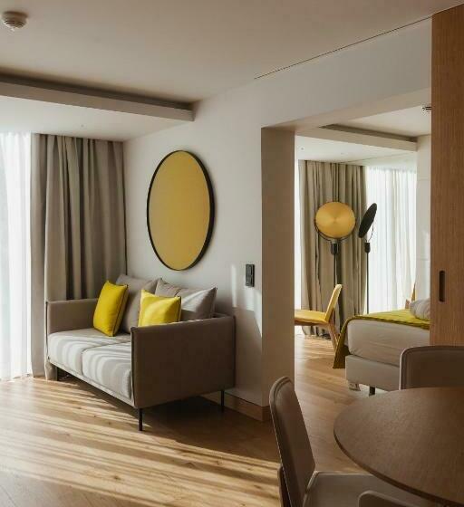 Executive Suite, Lumen Hotel & The Lisbon Light Show
