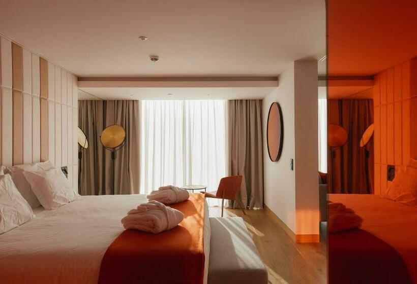 Executive Suite, Lumen Hotel & The Lisbon Light Show