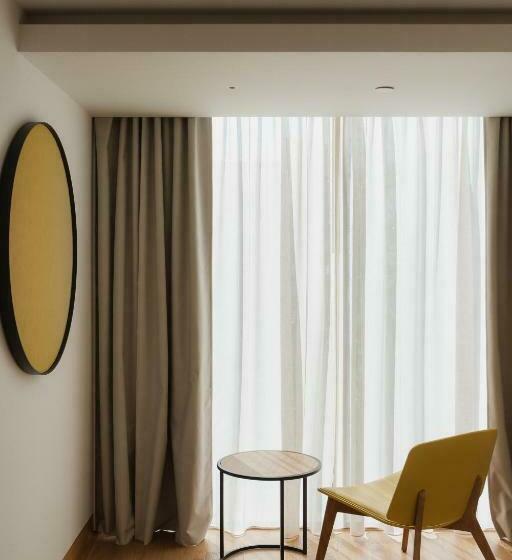 Executive Suite, Lumen Hotel & The Lisbon Light Show