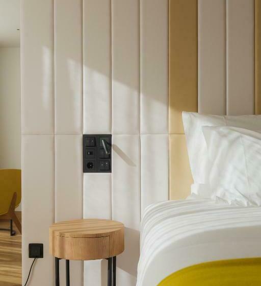 Executive Suite, Lumen Hotel & The Lisbon Light Show