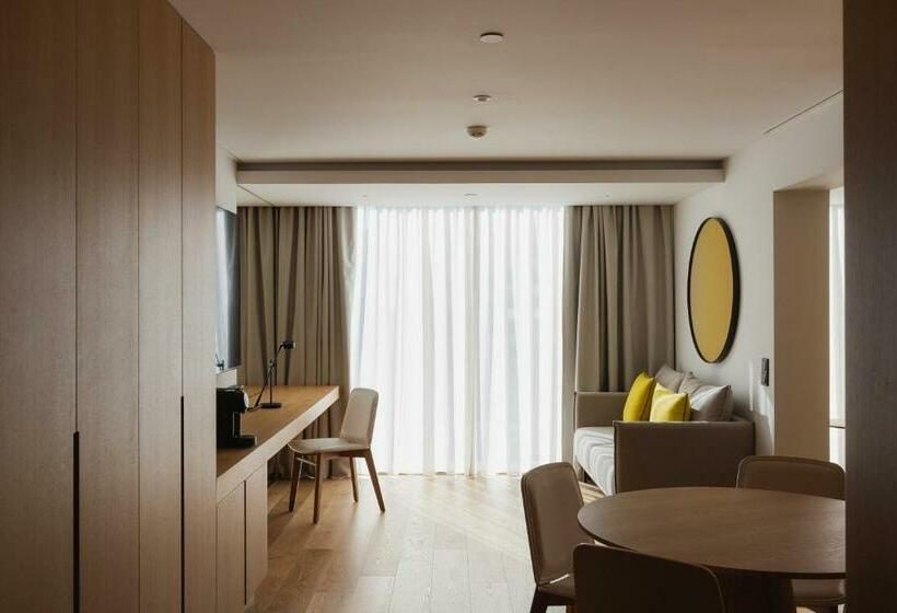 Executive Suite, Lumen Hotel & The Lisbon Light Show