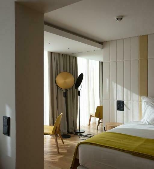 Executive Suite, Lumen Hotel & The Lisbon Light Show