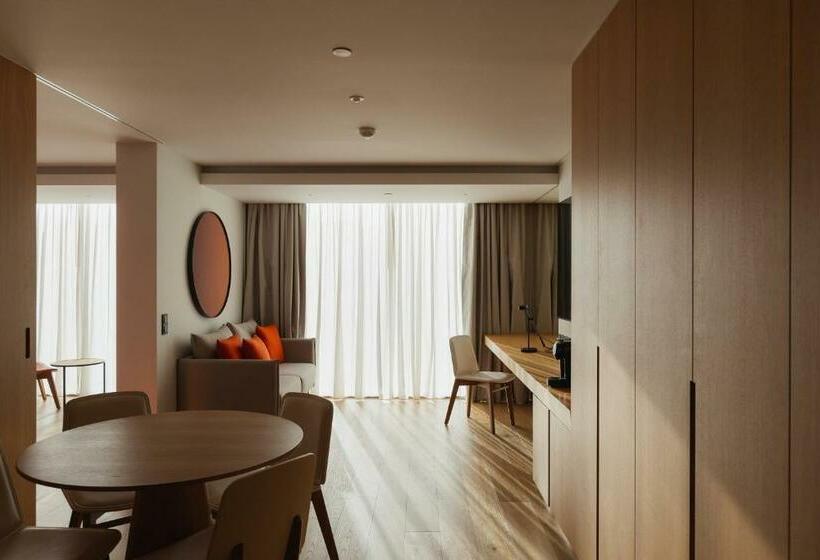 Executive Suite, Lumen Hotel & The Lisbon Light Show