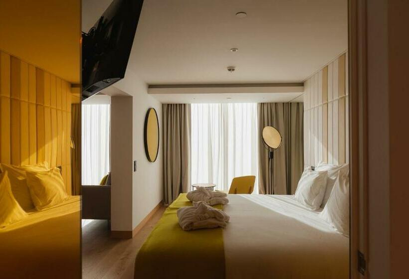 Executive Suite, Lumen Hotel & The Lisbon Light Show