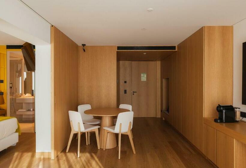 Executive Suite, Lumen Hotel & The Lisbon Light Show