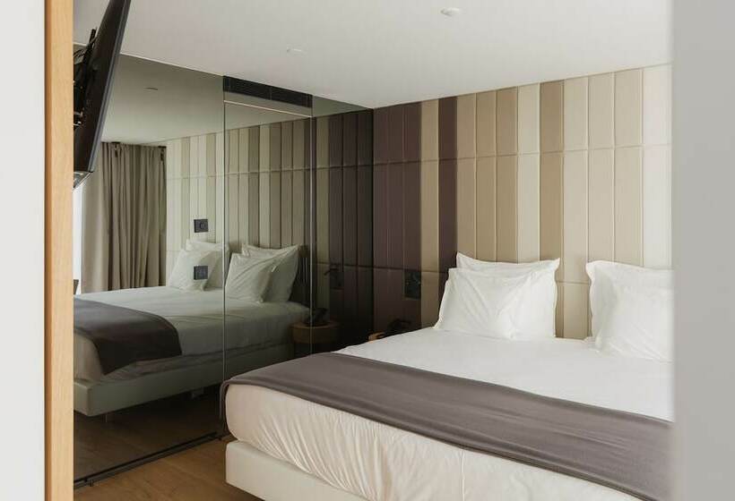 Executive Suite, Lumen Hotel & The Lisbon Light Show