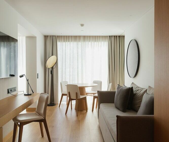 Executive Suite, Lumen Hotel & The Lisbon Light Show
