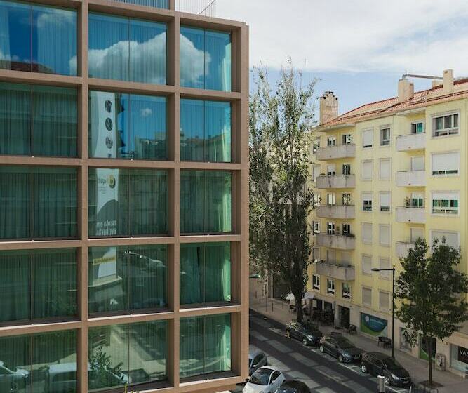 Executive Suite, Lumen Hotel & The Lisbon Light Show