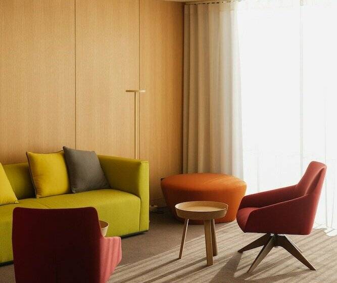 Executive Suite, Lumen Hotel & The Lisbon Light Show