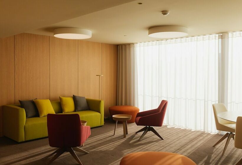 Executive Suite, Lumen Hotel & The Lisbon Light Show