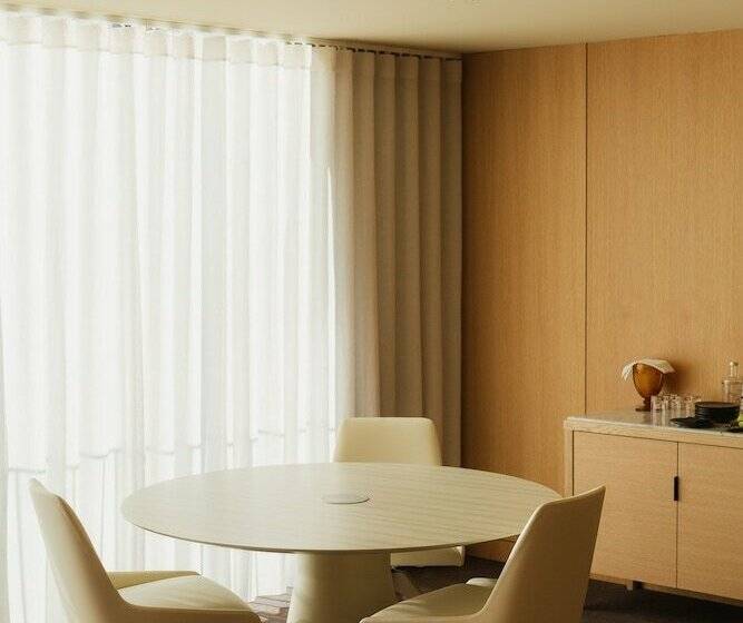 Executive Suite, Lumen Hotel & The Lisbon Light Show