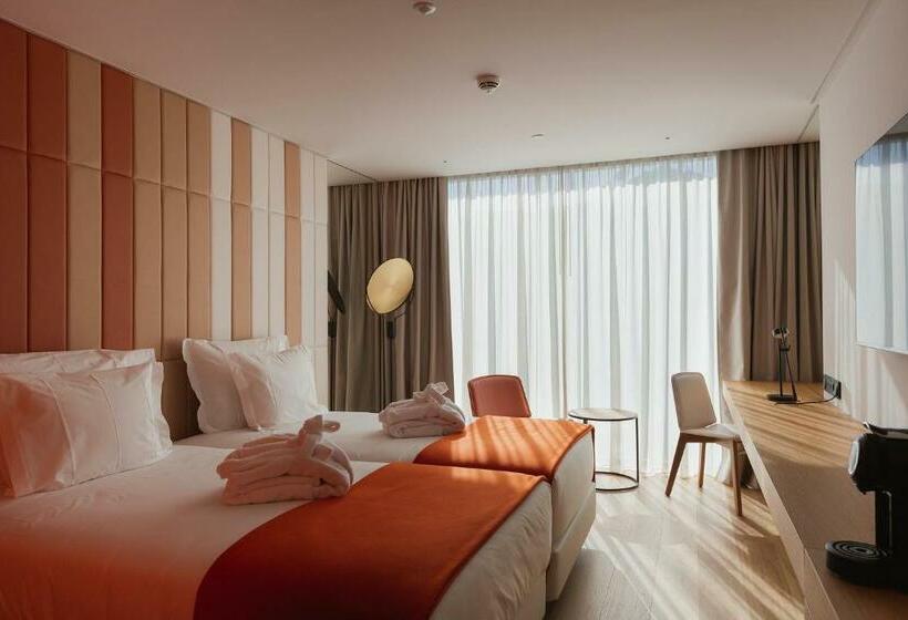Standard Connecting Room, Lumen Hotel & The Lisbon Light Show