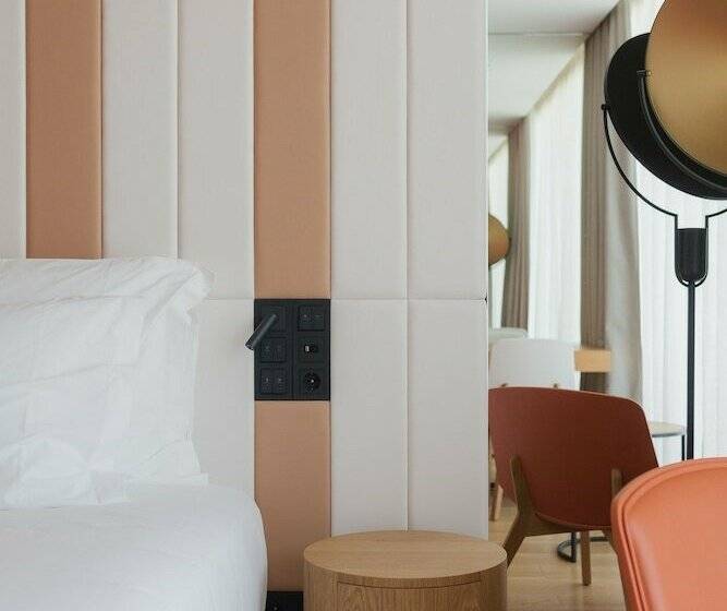 Standard Connecting Room, Lumen Hotel & The Lisbon Light Show