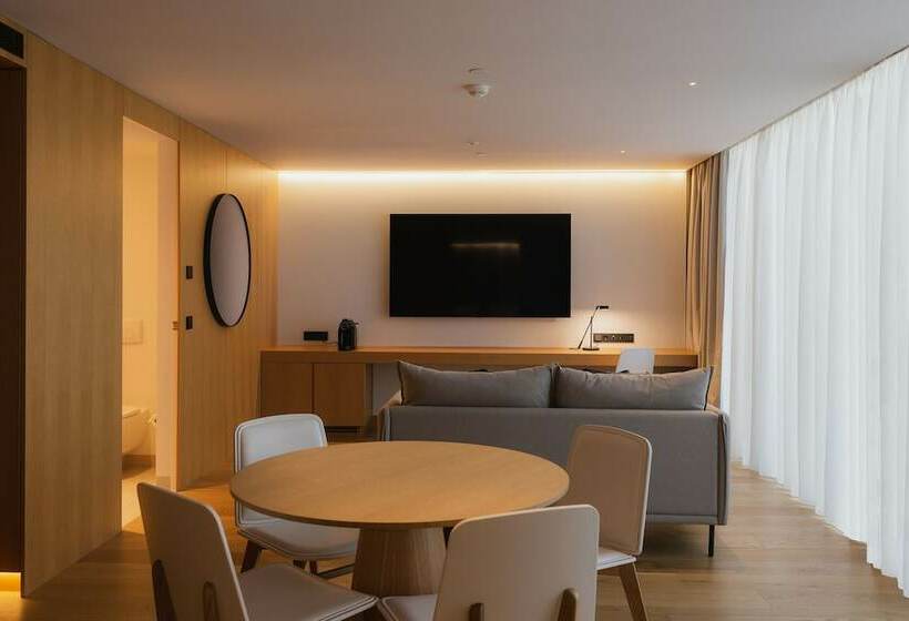 Premium Suite, Lumen Hotel & The Lisbon Light Show