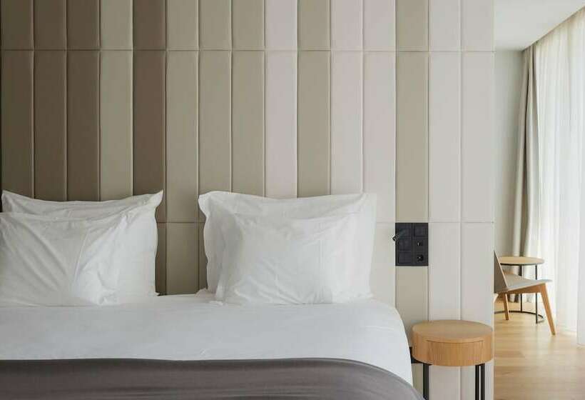 Premium Suite, Lumen Hotel & The Lisbon Light Show